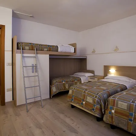 Locatori Hotel